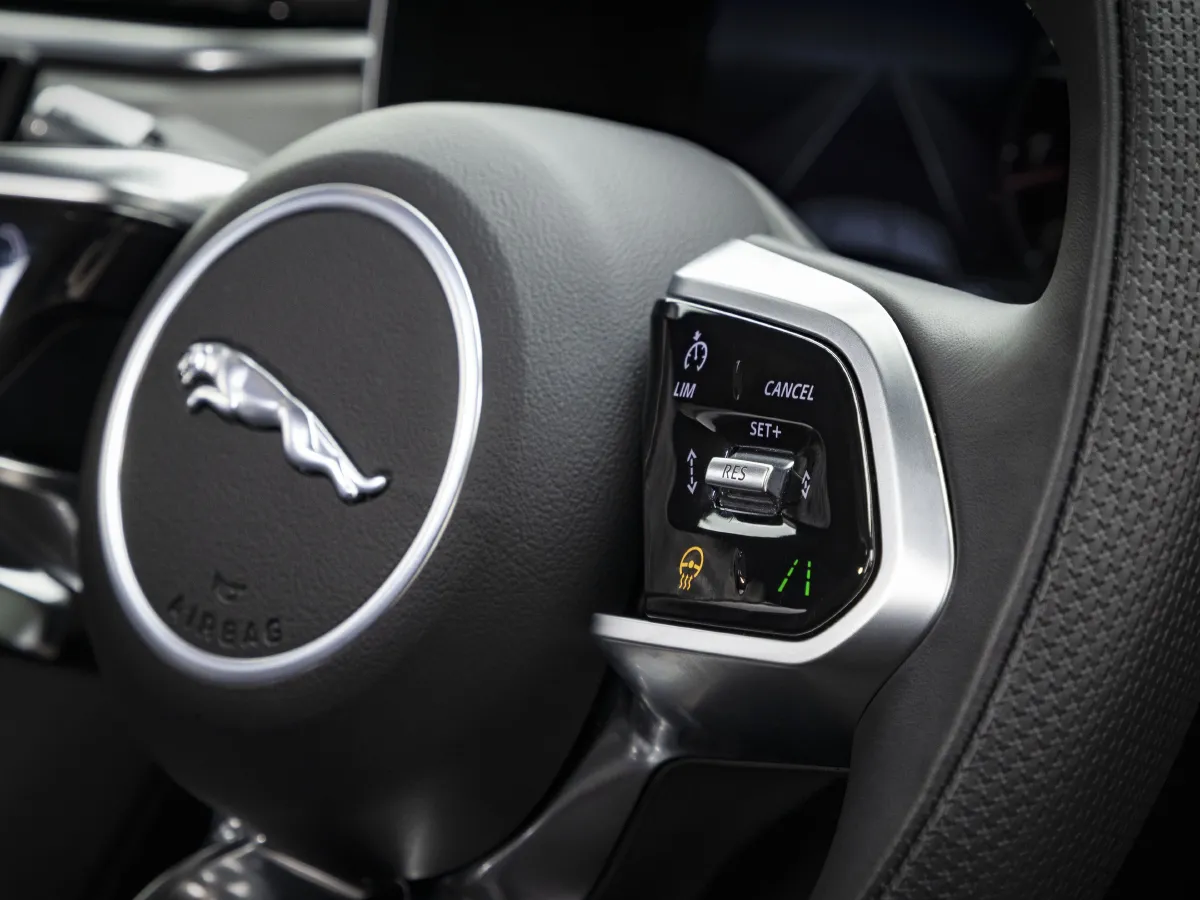 Jaguar F-PACE,autocango,china used car exporter,china ev exporter,chinese used car exporter,chinese used ev exporter