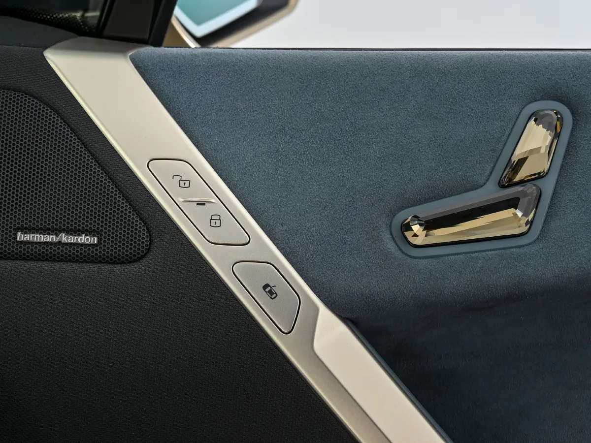 BMW iX,autocango,china used car exporter,china ev exporter,chinese used car exporter,chinese used ev exporter