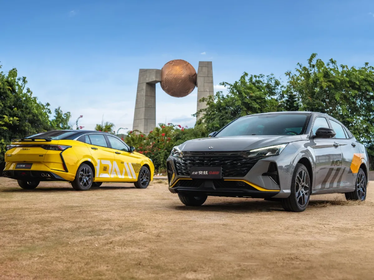 DongFeng Aeolus YiXuan,autocango,china used car exporter,china ev exporter,chinese used car exporter,chinese used ev exporter