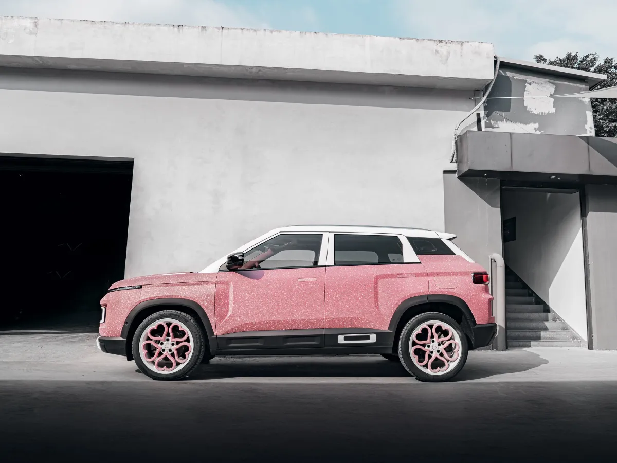 Geely ICON,autocango,china used car exporter,china ev exporter,chinese used car exporter,chinese used ev exporter