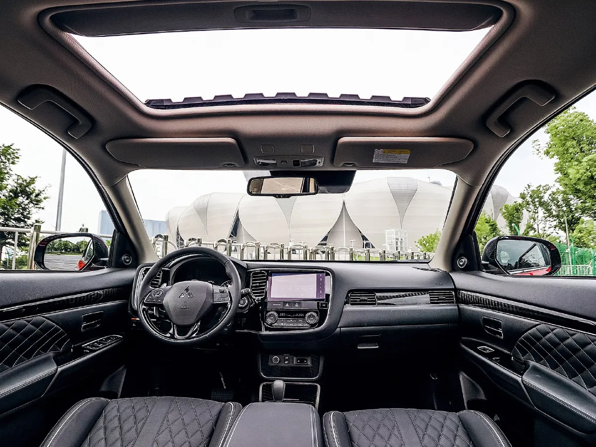 Mitsubishi Outlander,autocango,china used car exporter,china ev exporter,chinese used car exporter,chinese used ev exporter