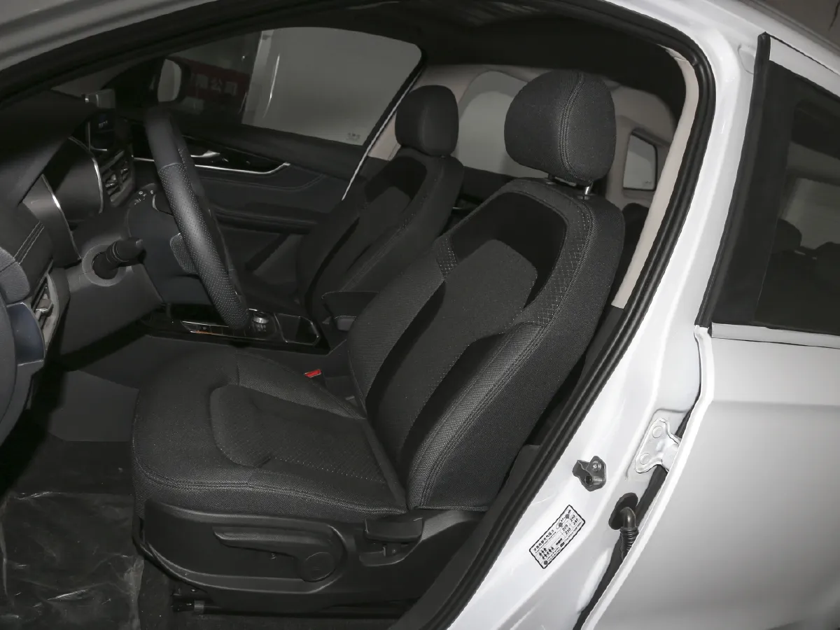 FAW Senia R8,autocango,china used car exporter,china ev exporter,chinese used car exporter,chinese used ev exporter