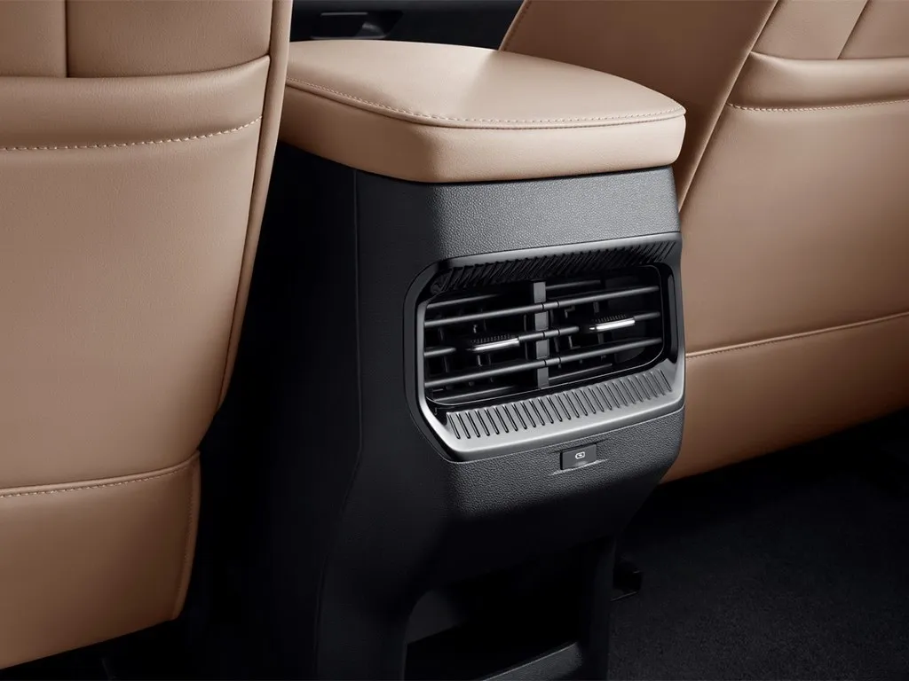 WuLing JiaChen,autocango,china used car exporter,china ev exporter,chinese used car exporter,chinese used ev exporter