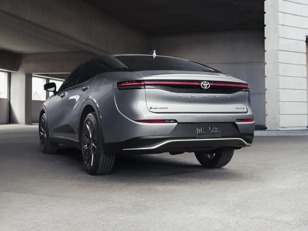 Toyota Crown,autocango,china used car exporter,china ev exporter,chinese used car exporter,chinese used ev exporter