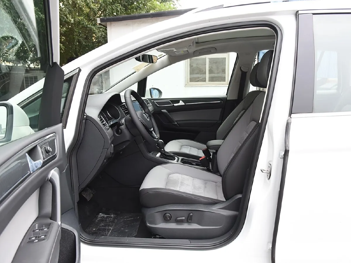 Volkswagen Golf Sportsvan,autocango,china used car exporter,china ev exporter,chinese used car exporter,chinese used ev exporter