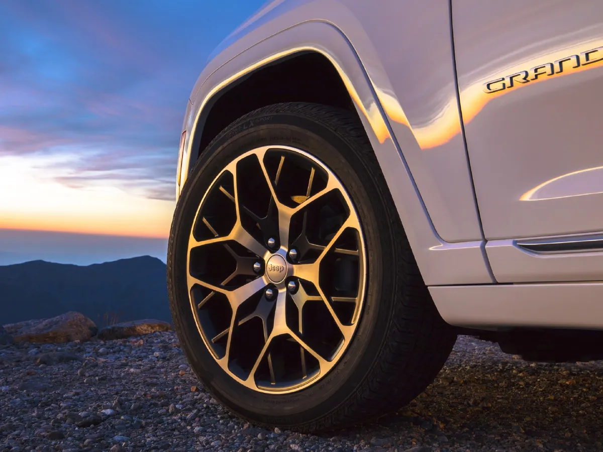 Jeep Grand Cherokee 4XE,autocango,china used car exporter,china ev exporter,chinese used car exporter,chinese used ev exporter