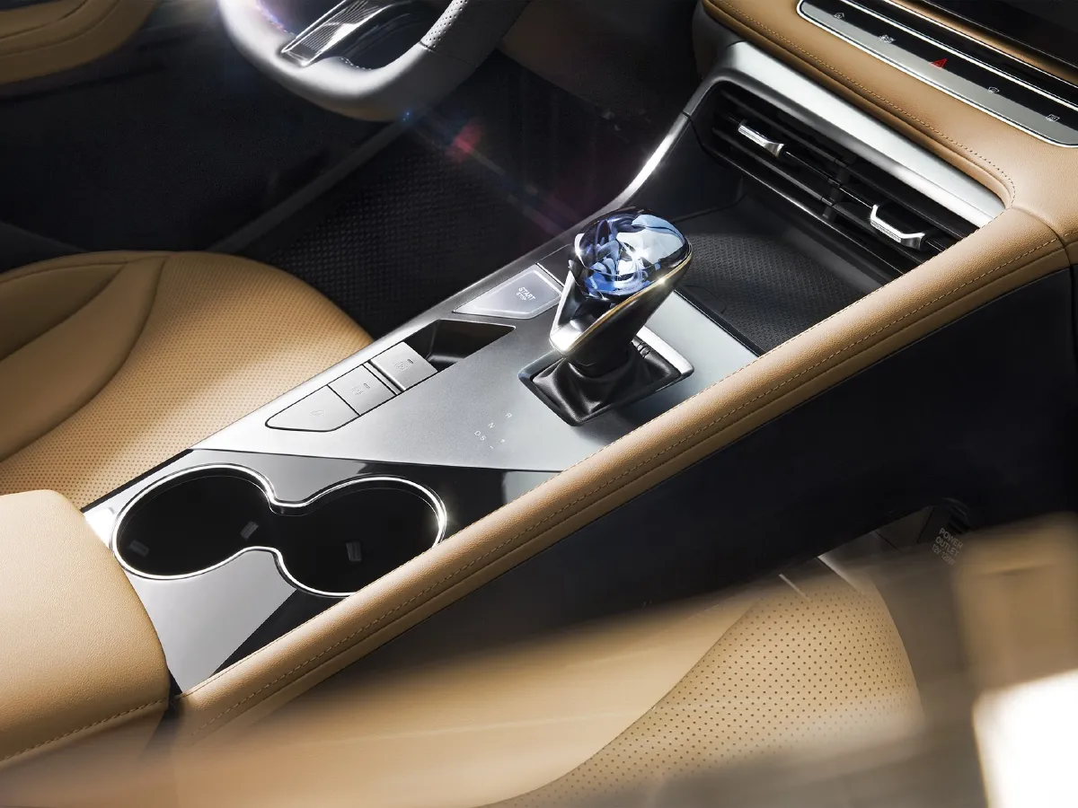 Roewe RX5,autocango,china used car exporter,china ev exporter,chinese used car exporter,chinese used ev exporter