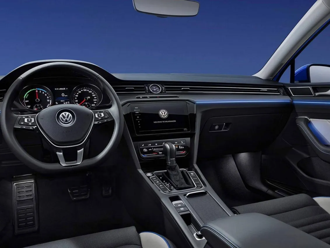 Volkswagen Magotan GTE,autocango,china used car exporter,china ev exporter,chinese used car exporter,chinese used ev exporter