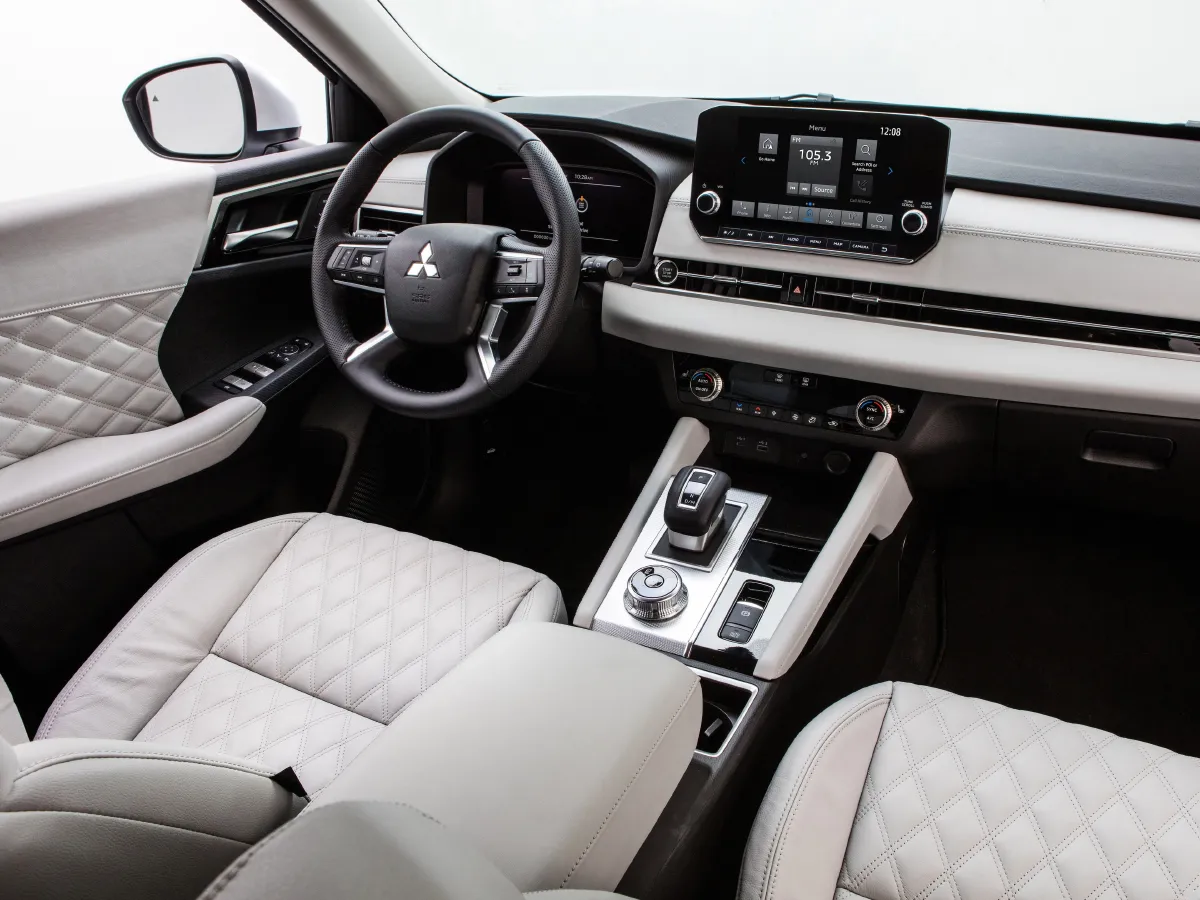 Mitsubishi Outlander,autocango,china used car exporter,china ev exporter,chinese used car exporter,chinese used ev exporter