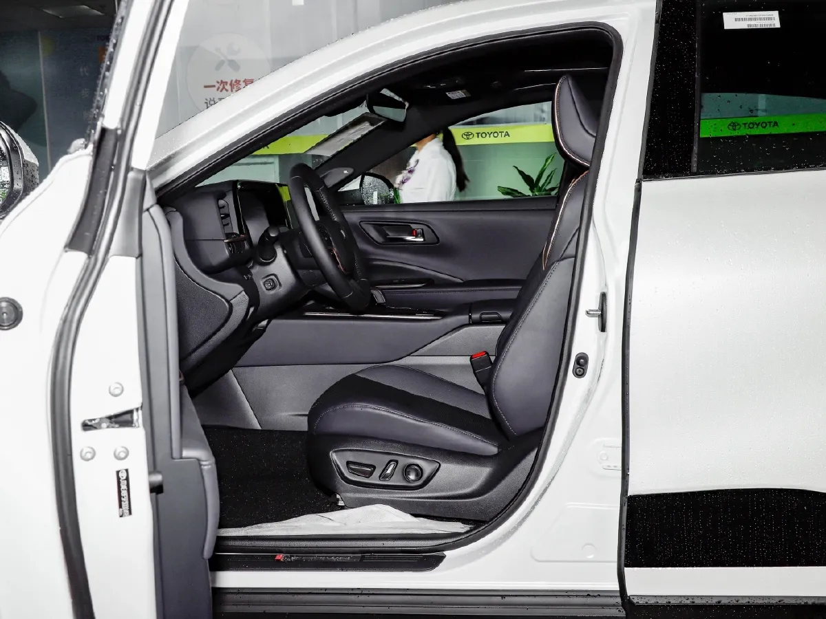 Toyota CrownSportCross,autocango,china used car exporter,china ev exporter,chinese used car exporter,chinese used ev exporter