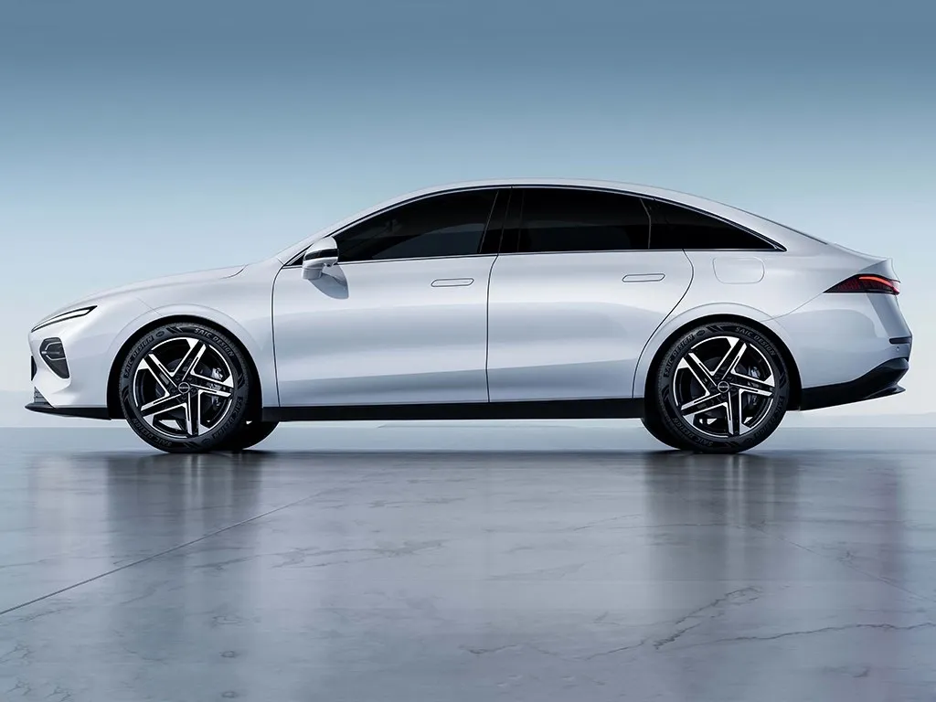 Roewe D7,autocango,china used car exporter,china ev exporter,chinese used car exporter,chinese used ev exporter