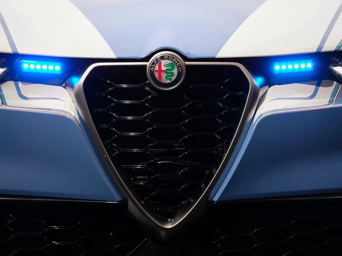 2024 Alfa Romeo Tonale 2.0T 268HP L4 9AT,autocango,china used car exporter,china ev exporter,chinese used car exporter,chinese used ev exporter