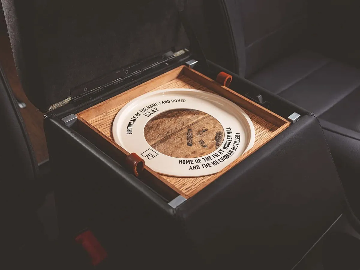 Land Rover Defender,autocango,china used car exporter,china ev exporter,chinese used car exporter,chinese used ev exporter