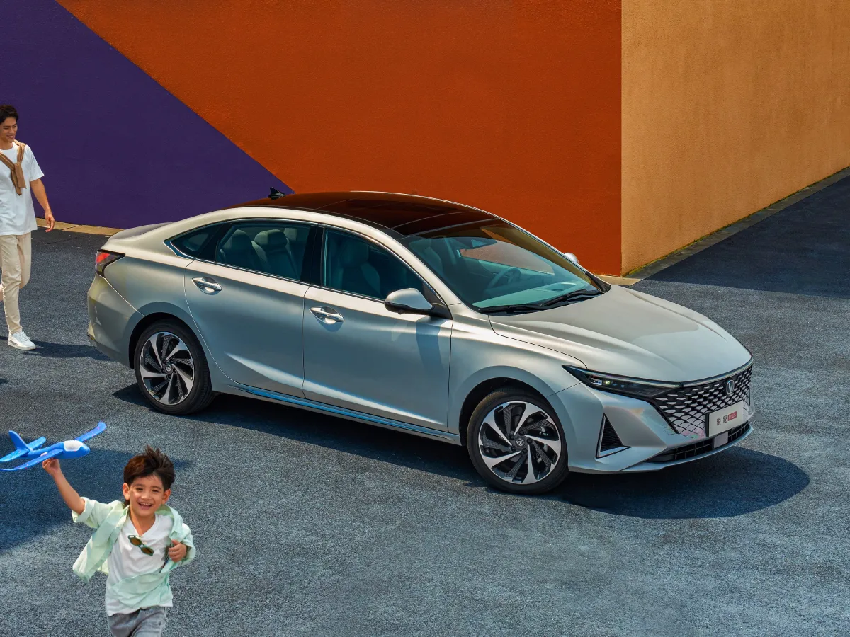 2023 ChangAn Raeton Plus 1.5T 188HP L4 7DCT,autocango,china used car exporter,china ev exporter,chinese used car exporter,chinese used ev exporter