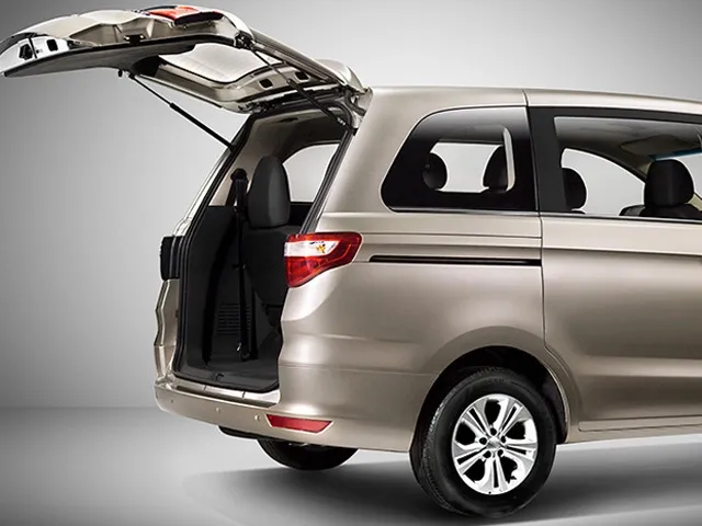 2020 JinBei F50 1.6L 118HP L4 5MT,autocango,china used car exporter,china ev exporter,chinese used car exporter,chinese used ev exporter