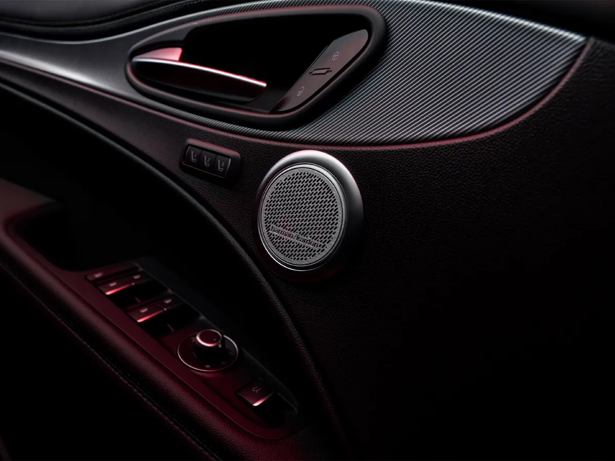 Alfa Romeo Stelvio,autocango,china used car exporter,china ev exporter,chinese used car exporter,chinese used ev exporter