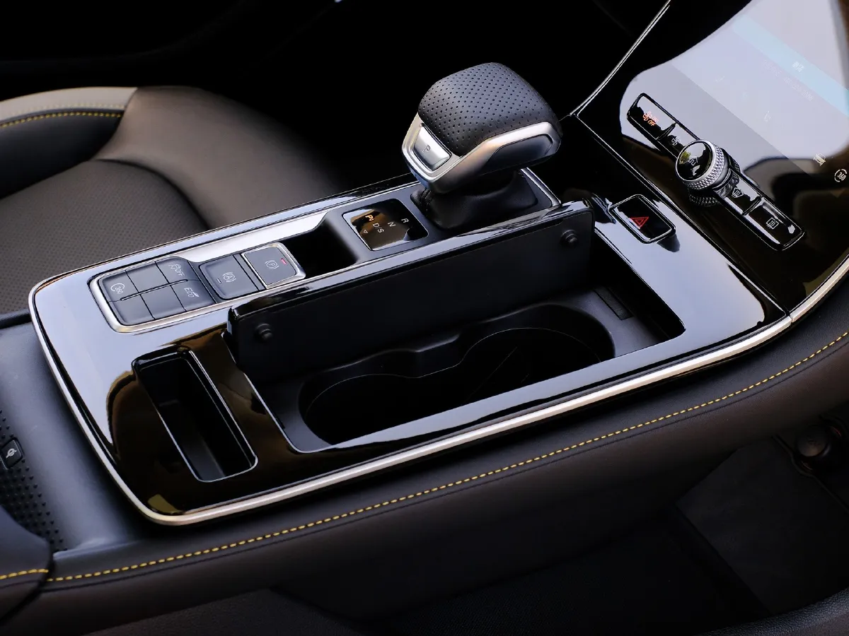 Roewe i6 MAX,autocango,china used car exporter,china ev exporter,chinese used car exporter,chinese used ev exporter