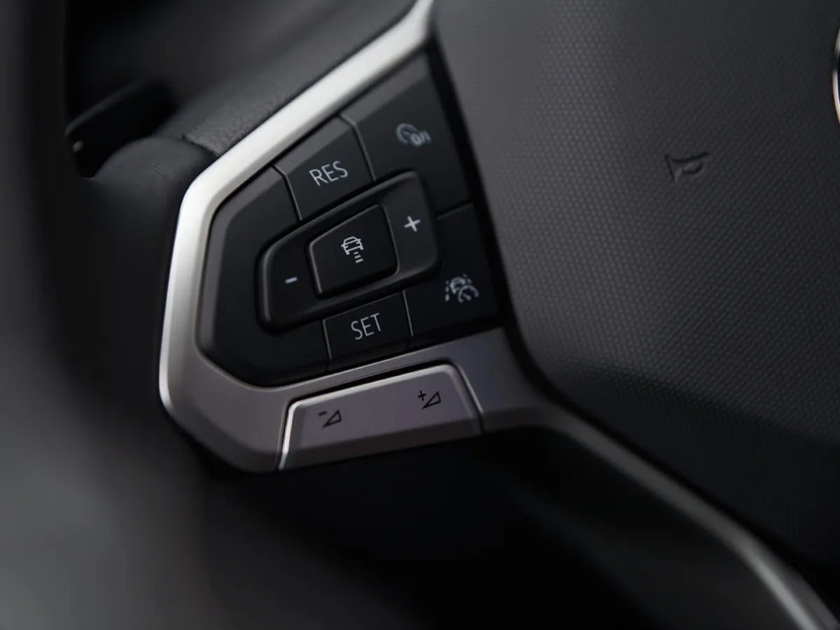 Volkswagen Alltrack,autocango,china used car exporter,china ev exporter,chinese used car exporter,chinese used ev exporter