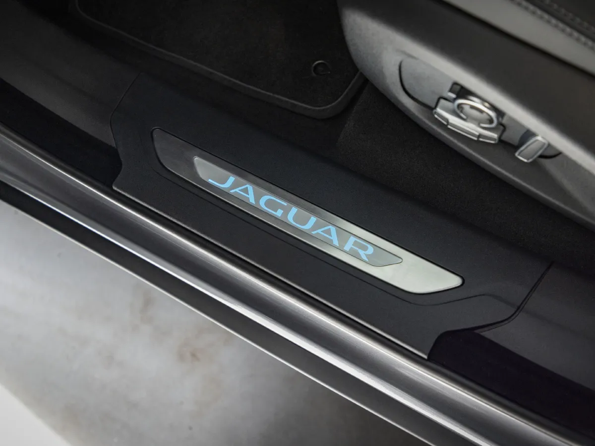 Jaguar F-PACE,autocango,china used car exporter,china ev exporter,chinese used car exporter,chinese used ev exporter