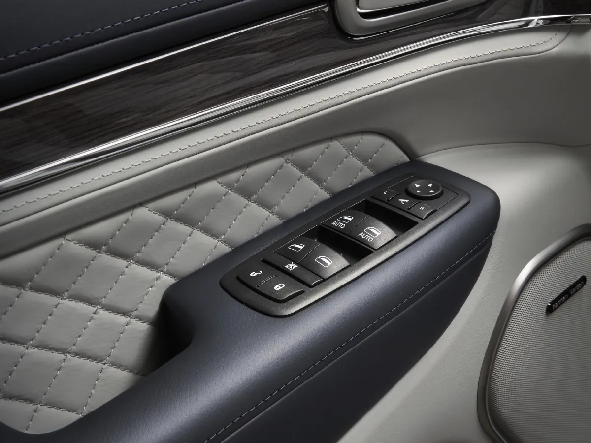 Jeep Grand Cherokee,autocango,china used car exporter,china ev exporter,chinese used car exporter,chinese used ev exporter