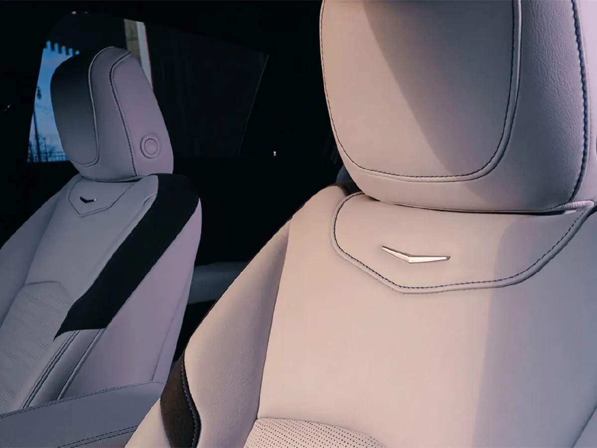 2024 Cadillac XT4 2.0T 237HP L4 9AT,autocango,china used car exporter,china ev exporter,chinese used car exporter,chinese used ev exporter