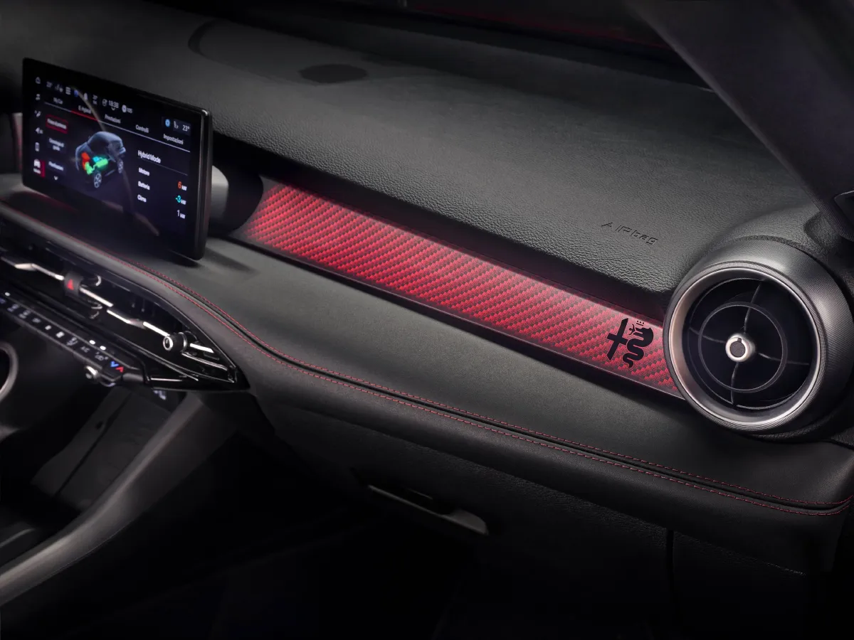 2024 Alfa Romeo Tonale 2.0T 268HP L4 9AT,autocango,china used car exporter,china ev exporter,chinese used car exporter,chinese used ev exporter