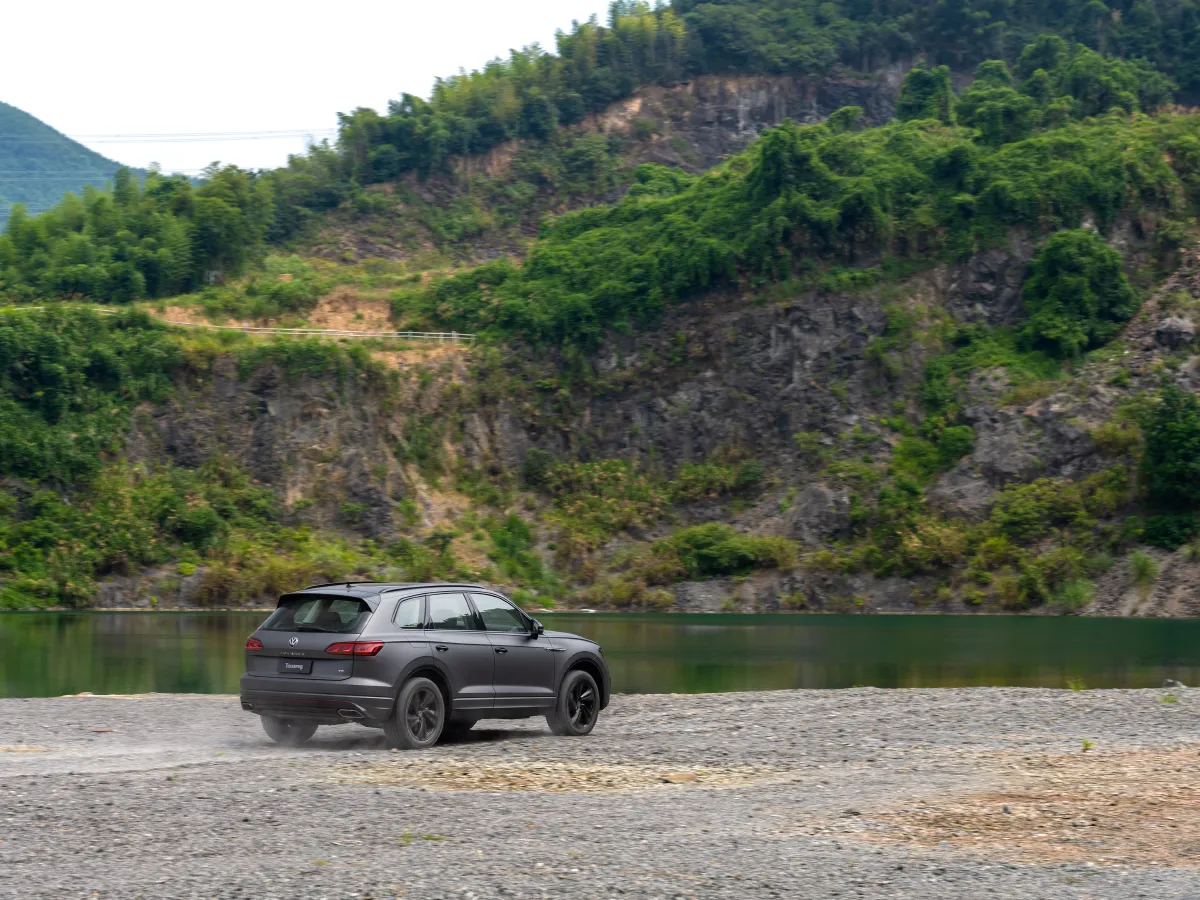 Volkswagen Touareg,autocango,china used car exporter,china ev exporter,chinese used car exporter,chinese used ev exporter