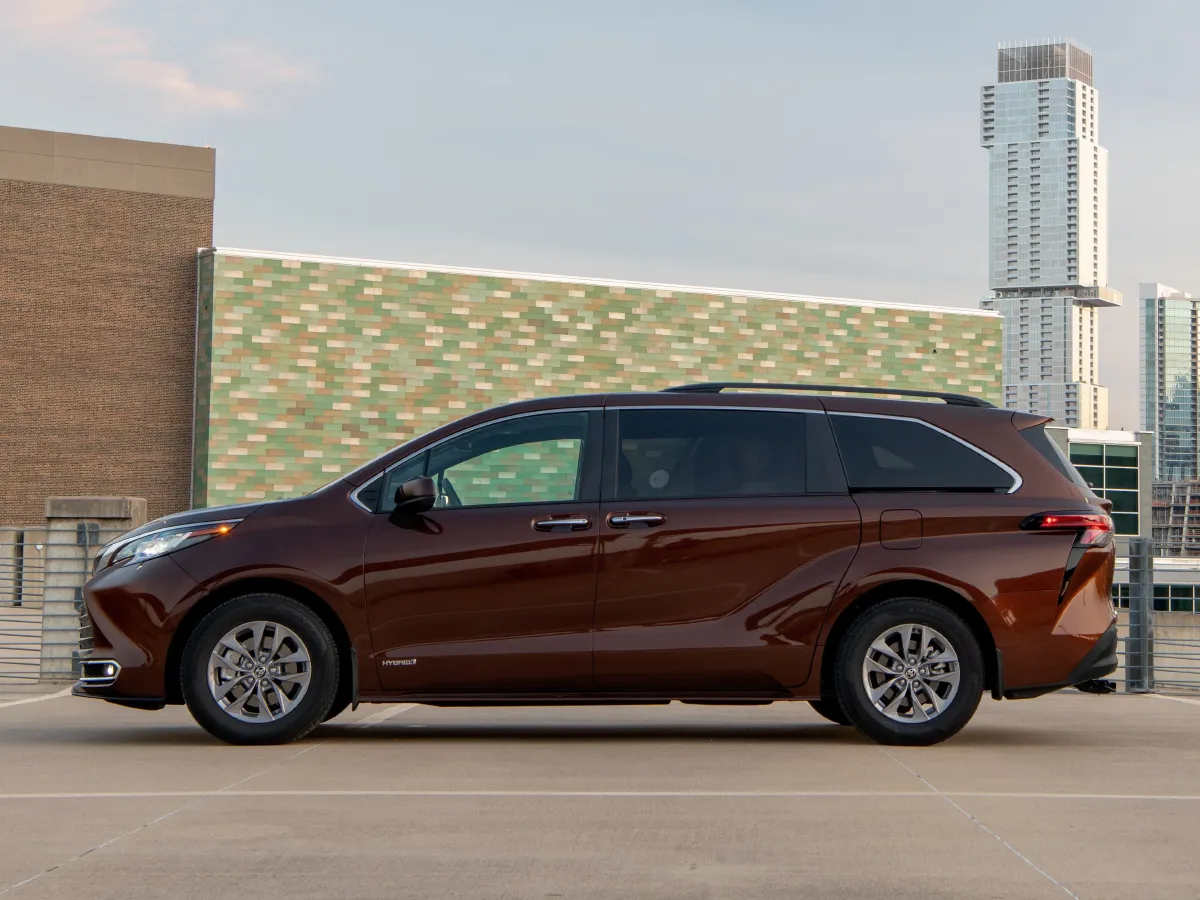 Toyota Sienna,autocango,china used car exporter,china ev exporter,chinese used car exporter,chinese used ev exporter