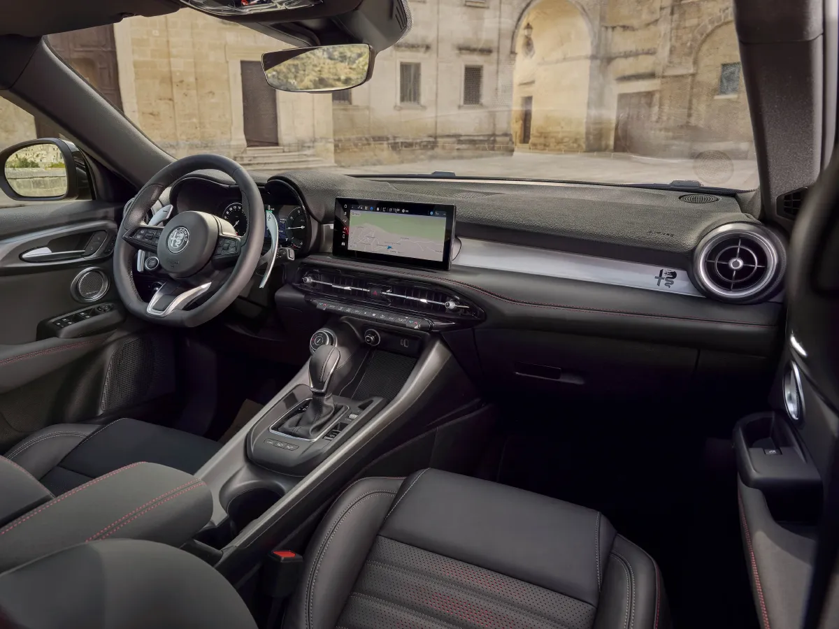 2024 Alfa Romeo Tonale 2.0T 268HP L4 9AT,autocango,china used car exporter,china ev exporter,chinese used car exporter,chinese used ev exporter