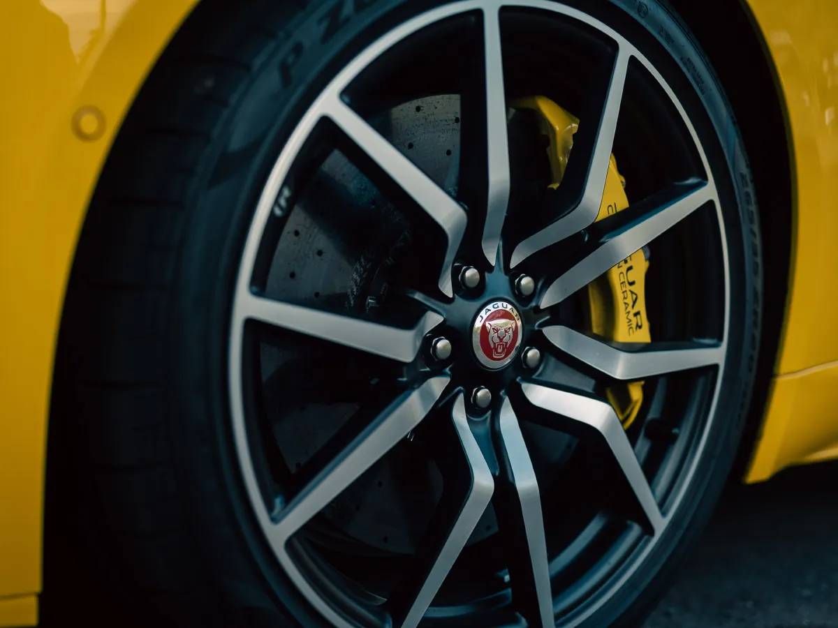 Jaguar F-TYPE,autocango,china used car exporter,china ev exporter,chinese used car exporter,chinese used ev exporter