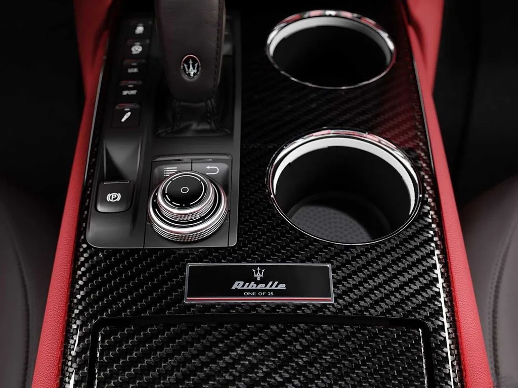 Maserati Quattroporte,autocango,china used car exporter,china ev exporter,chinese used car exporter,chinese used ev exporter