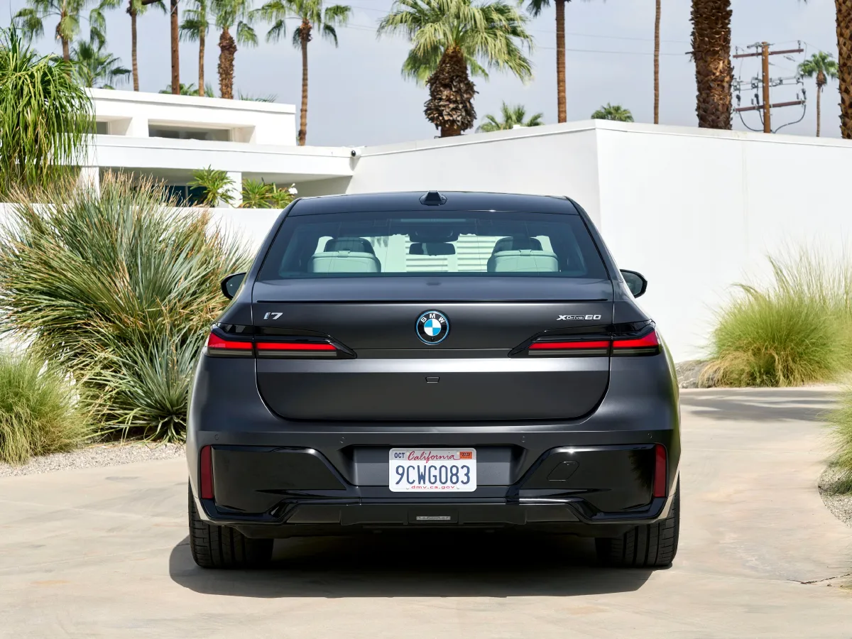 BMW i7,autocango,china used car exporter,china ev exporter,chinese used car exporter,chinese used ev exporter