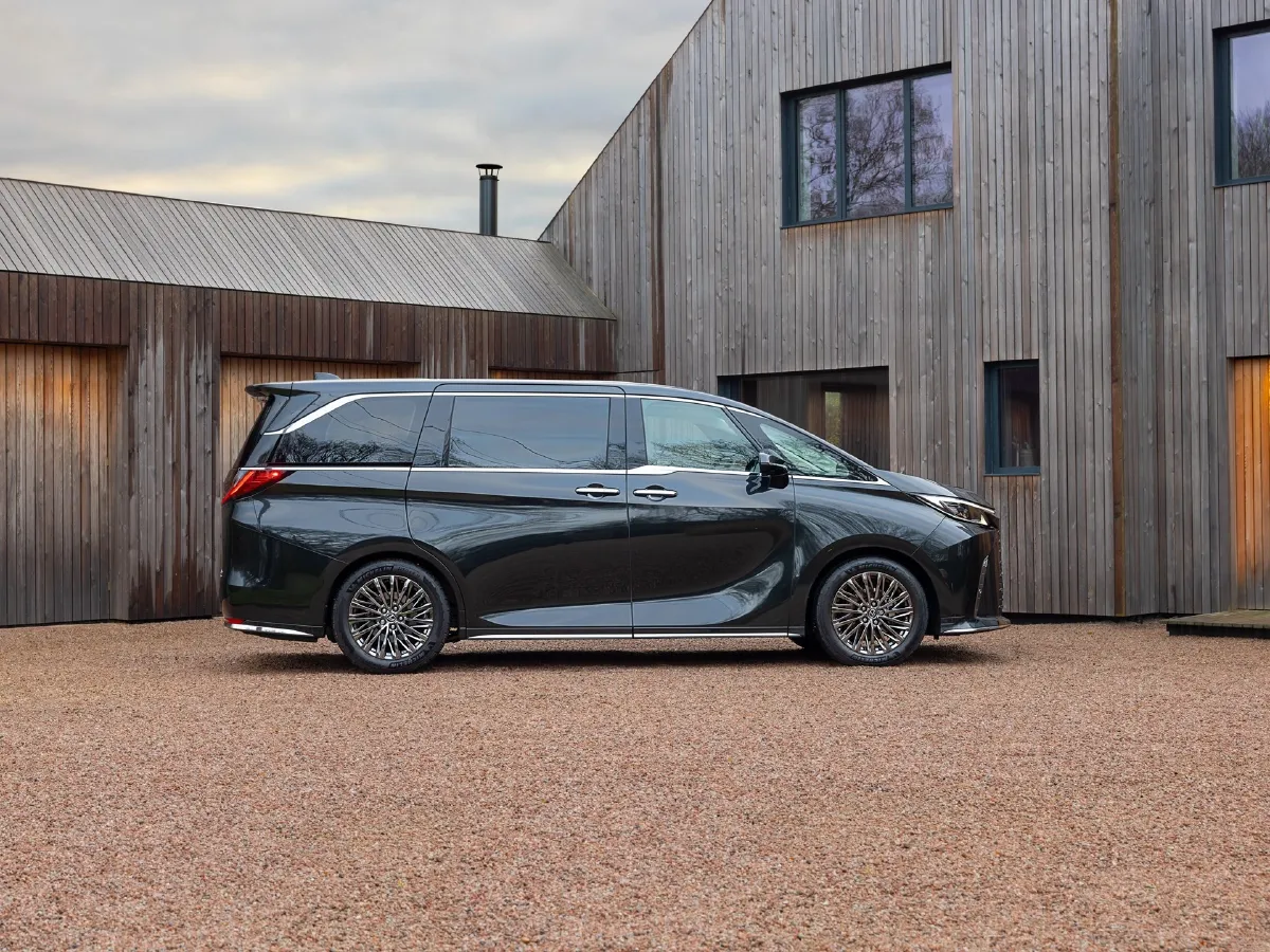 Lexus LM,autocango,china used car exporter,china ev exporter,chinese used car exporter,chinese used ev exporter