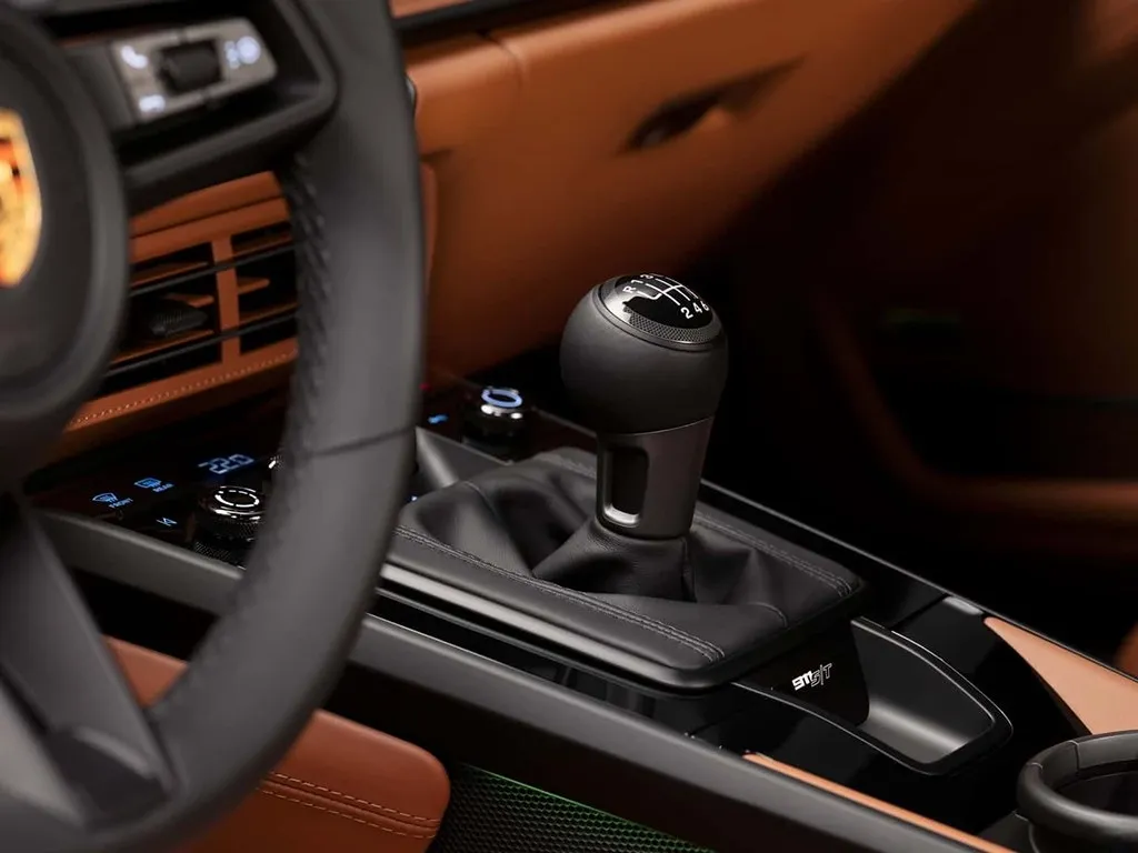 Porsche 911,autocango,china used car exporter,china ev exporter,chinese used car exporter,chinese used ev exporter