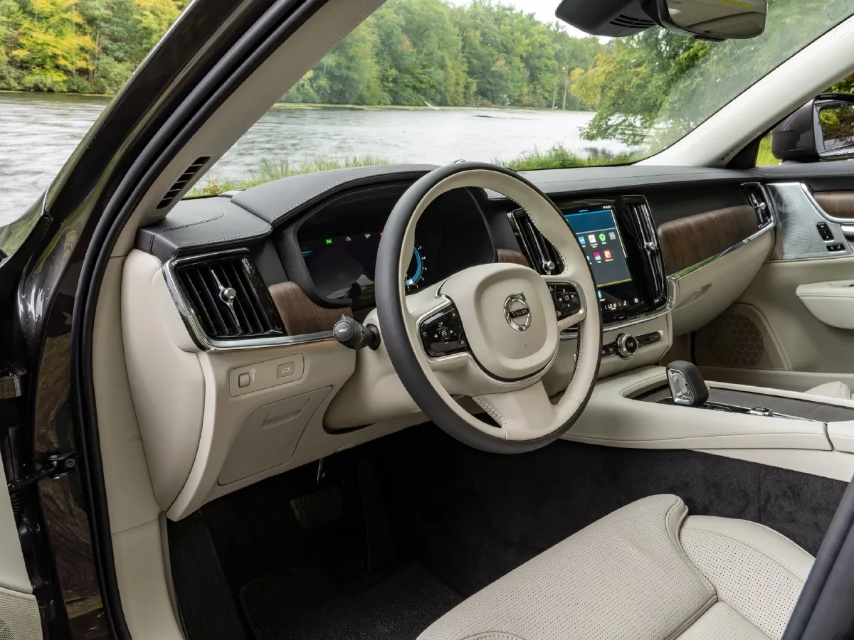 Volvo V90,autocango,china used car exporter,china ev exporter,chinese used car exporter,chinese used ev exporter