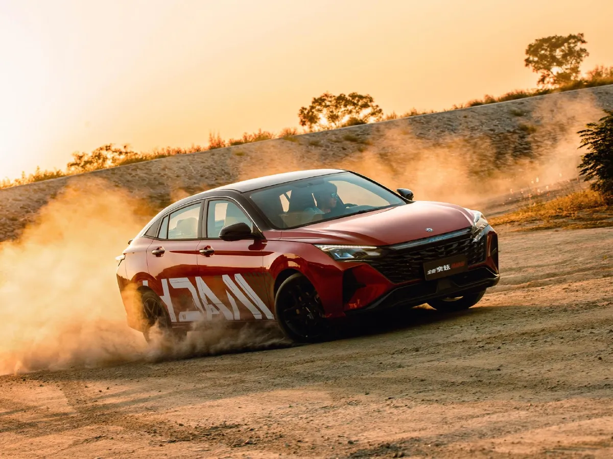 DongFeng Aeolus YiXuan,autocango,china used car exporter,china ev exporter,chinese used car exporter,chinese used ev exporter