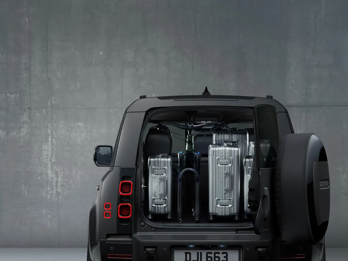 Land Rover Defender,autocango,china used car exporter,china ev exporter,chinese used car exporter,chinese used ev exporter