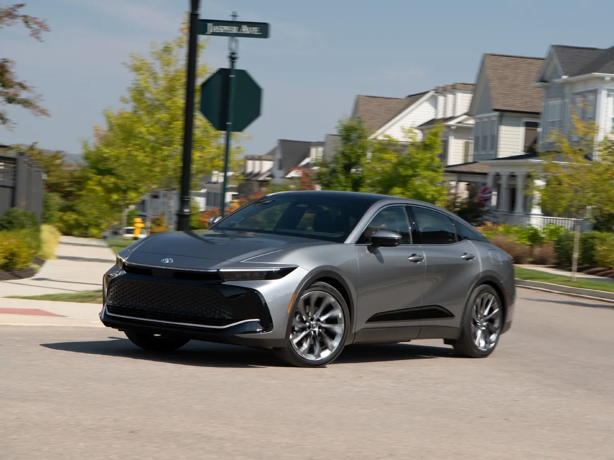 Toyota Crown,autocango,china used car exporter,china ev exporter,chinese used car exporter,chinese used ev exporter