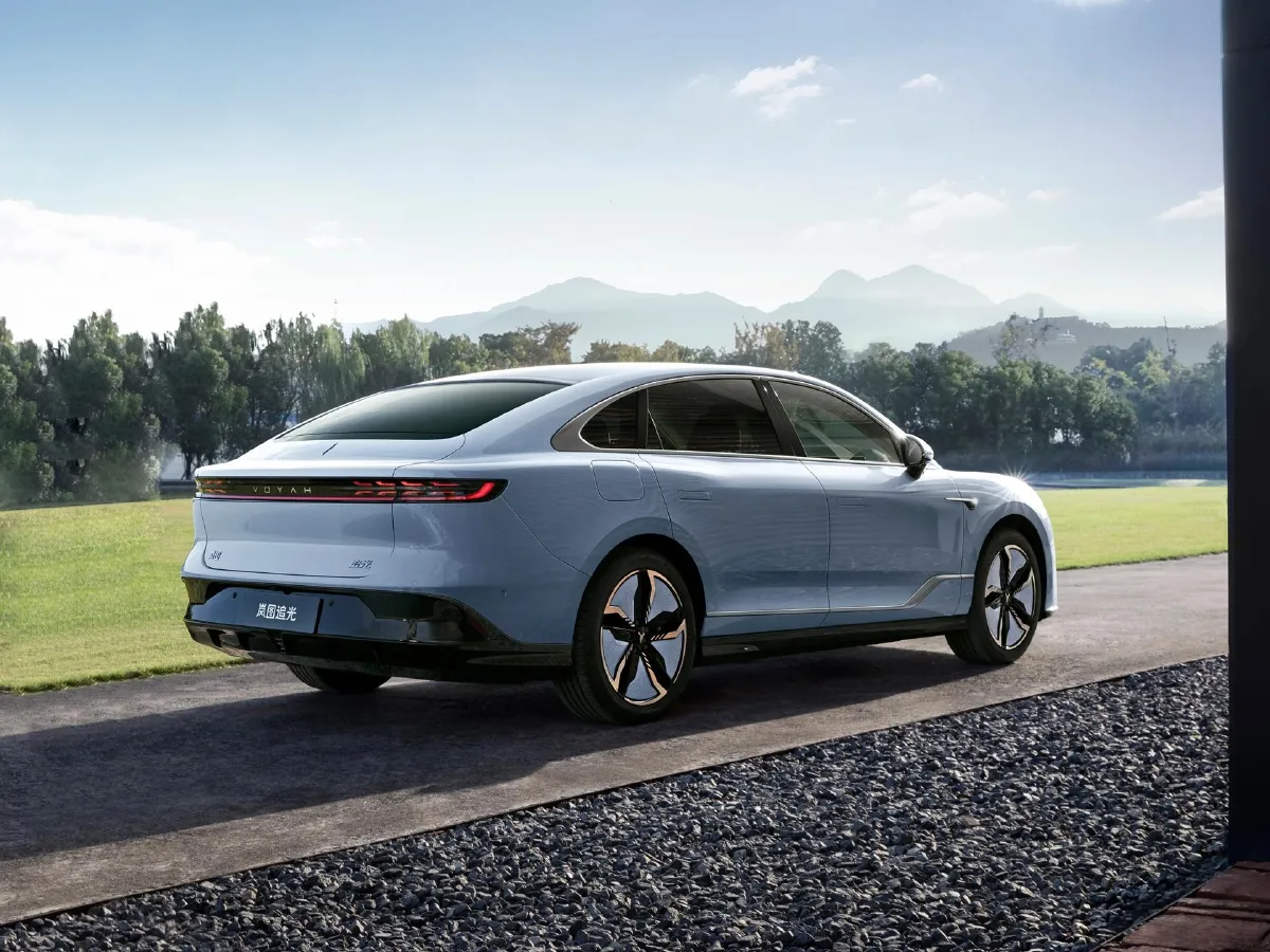 Voyah ZhuiGuang,autocango,china used car exporter,china ev exporter,chinese used car exporter,chinese used ev exporter