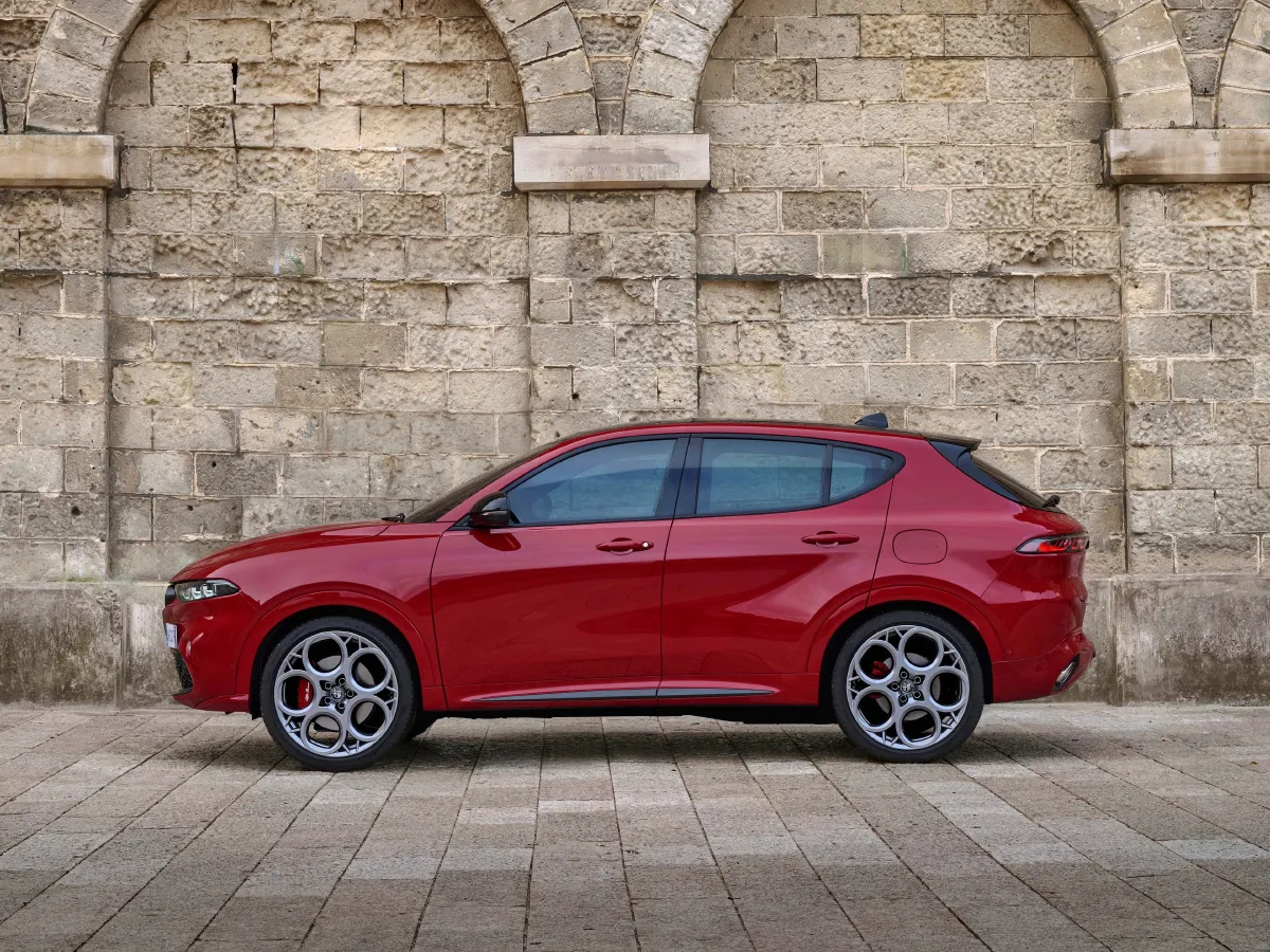 2024 Alfa Romeo Tonale 2.0T 268HP L4 9AT,autocango,china used car exporter,china ev exporter,chinese used car exporter,chinese used ev exporter