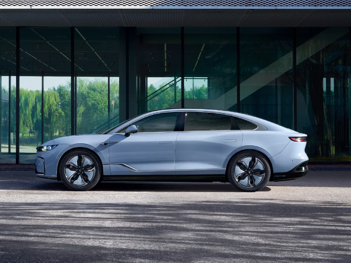 Voyah ZhuiGuang,autocango,china used car exporter,china ev exporter,chinese used car exporter,chinese used ev exporter