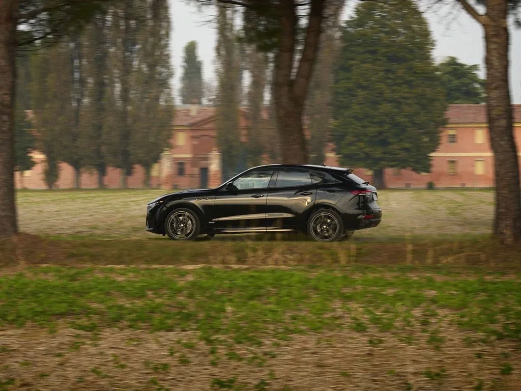 Maserati Levante,autocango,china used car exporter,china ev exporter,chinese used car exporter,chinese used ev exporter