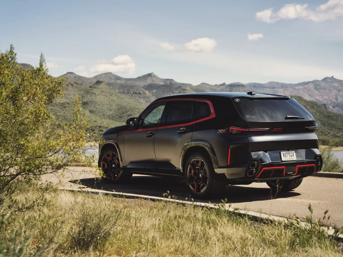 2023 BMW XM 4.4T 585HP V8 8AT PHEV 25.7KWH,autocango,china used car exporter,china ev exporter,chinese used car exporter,chinese used ev exporter