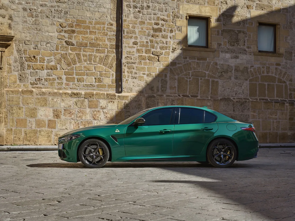 Alfa Romeo Giulia,autocango,china used car exporter,china ev exporter,chinese used car exporter,chinese used ev exporter