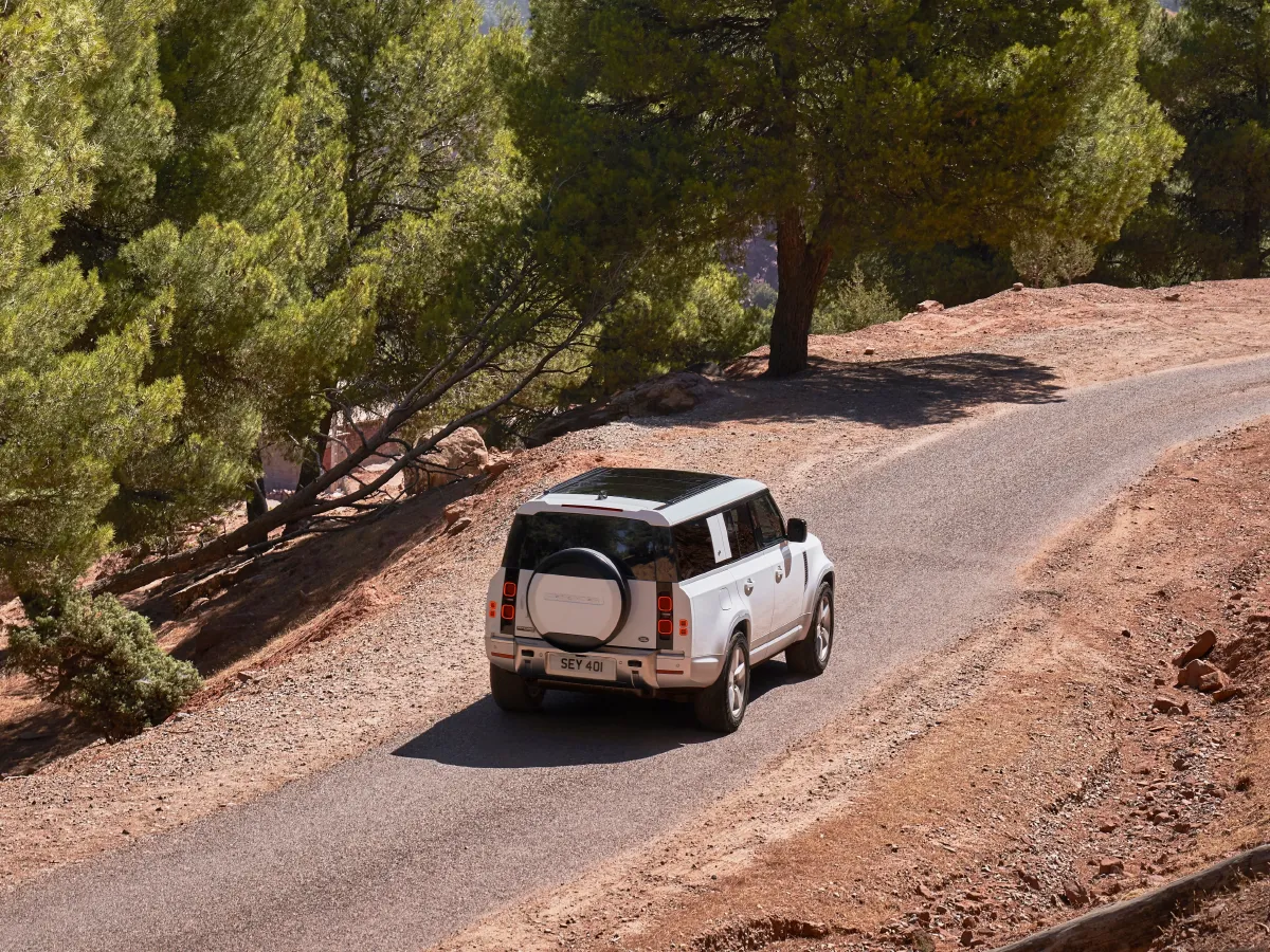 Land Rover Defender,autocango,china used car exporter,china ev exporter,chinese used car exporter,chinese used ev exporter