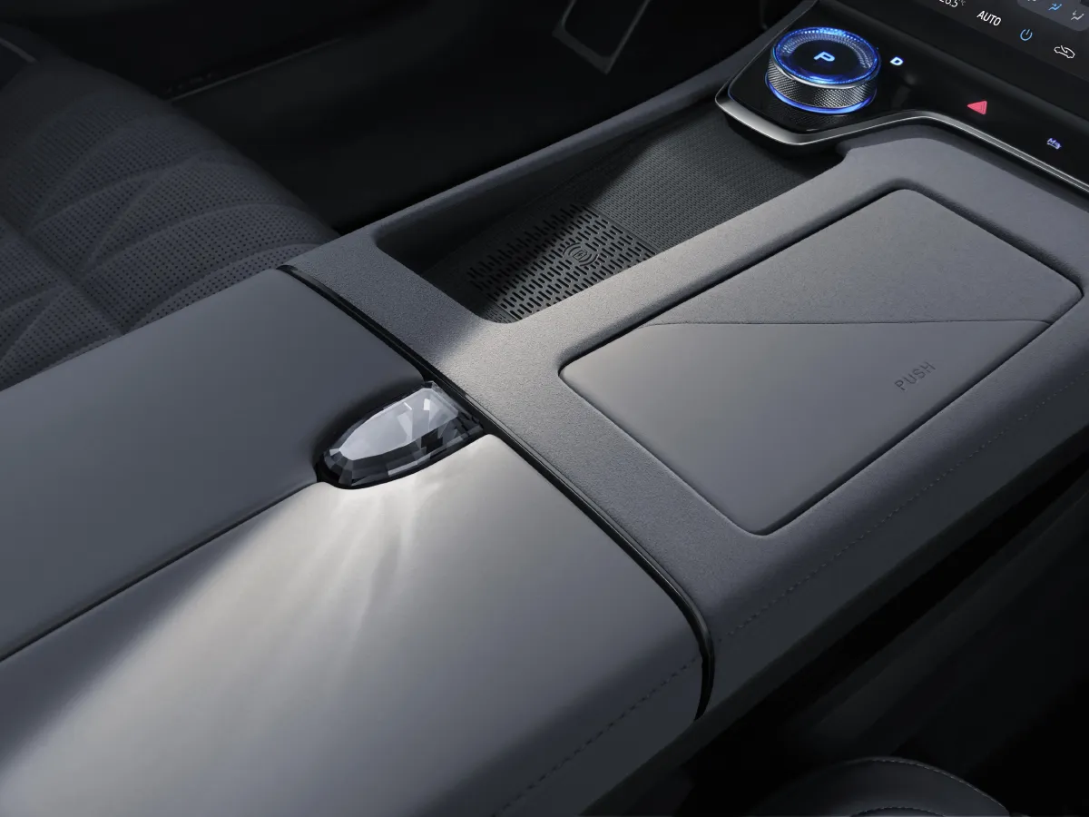 Voyah ZhuiGuang,autocango,china used car exporter,china ev exporter,chinese used car exporter,chinese used ev exporter