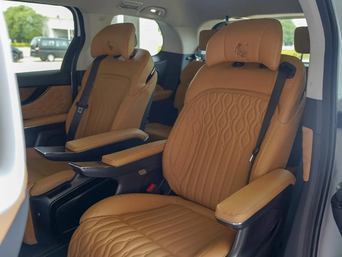 DongFeng Forthing XingHai V9,autocango,china used car exporter,china ev exporter,chinese used car exporter,chinese used ev exporter DongFeng Forthing XingHai V9,autocango,china used car exporter,china ev exporter,chinese used car exporter,chinese used ev exporter