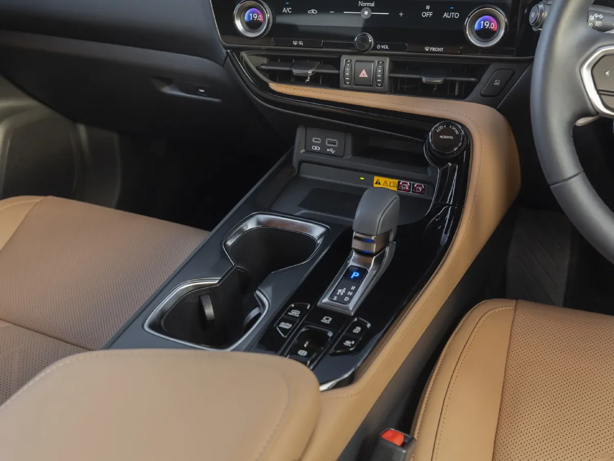 2024 Lexus NX 2.5L 185HP L4 E-CVT PHEV 16KWH,autocango,china used car exporter,china ev exporter,chinese used car exporter,chinese used ev exporter