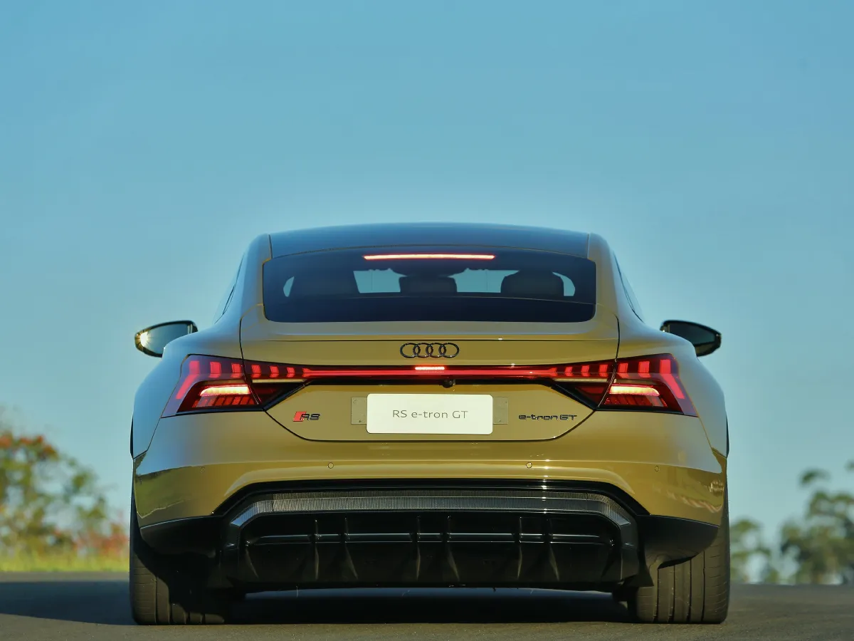 2023 Audi RS e-tron GT 2AT BEV 93.4KWH,autocango,china used car exporter,china ev exporter,chinese used car exporter,chinese used ev exporter