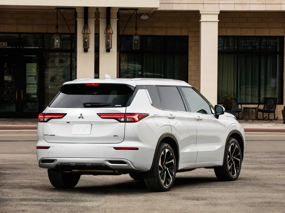 Mitsubishi Outlander,autocango,china used car exporter,china ev exporter,chinese used car exporter,chinese used ev exporter
